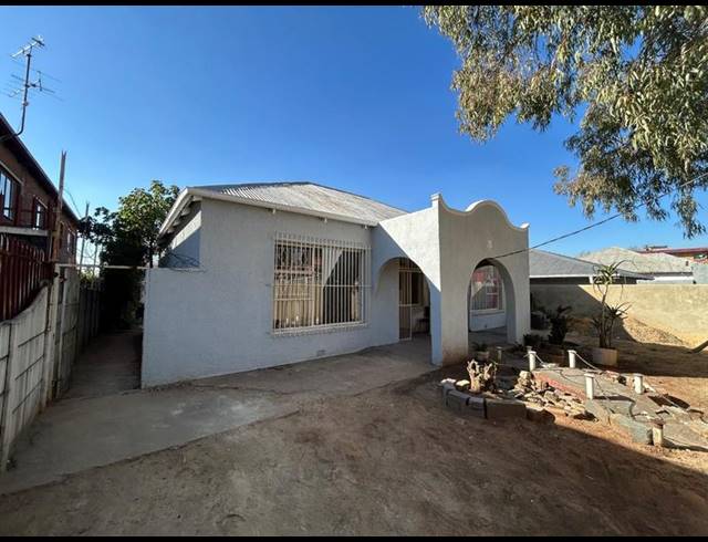 4 BEDROOM HOUSE FOR SALE IN KENILWORTH